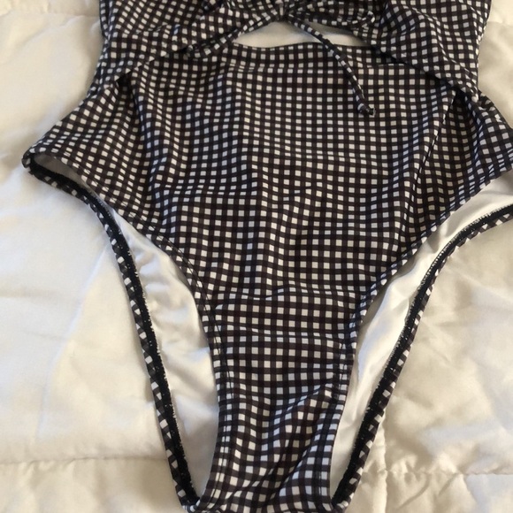 Aeropostal Black and White Checked One Piece Peek-a-boo Swimsuit - Picture 4 of 8